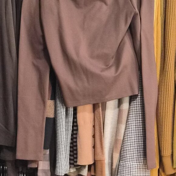 NWT Abercrombie & Fitch Brown Long Sleeve Top - Picture 8 of 8